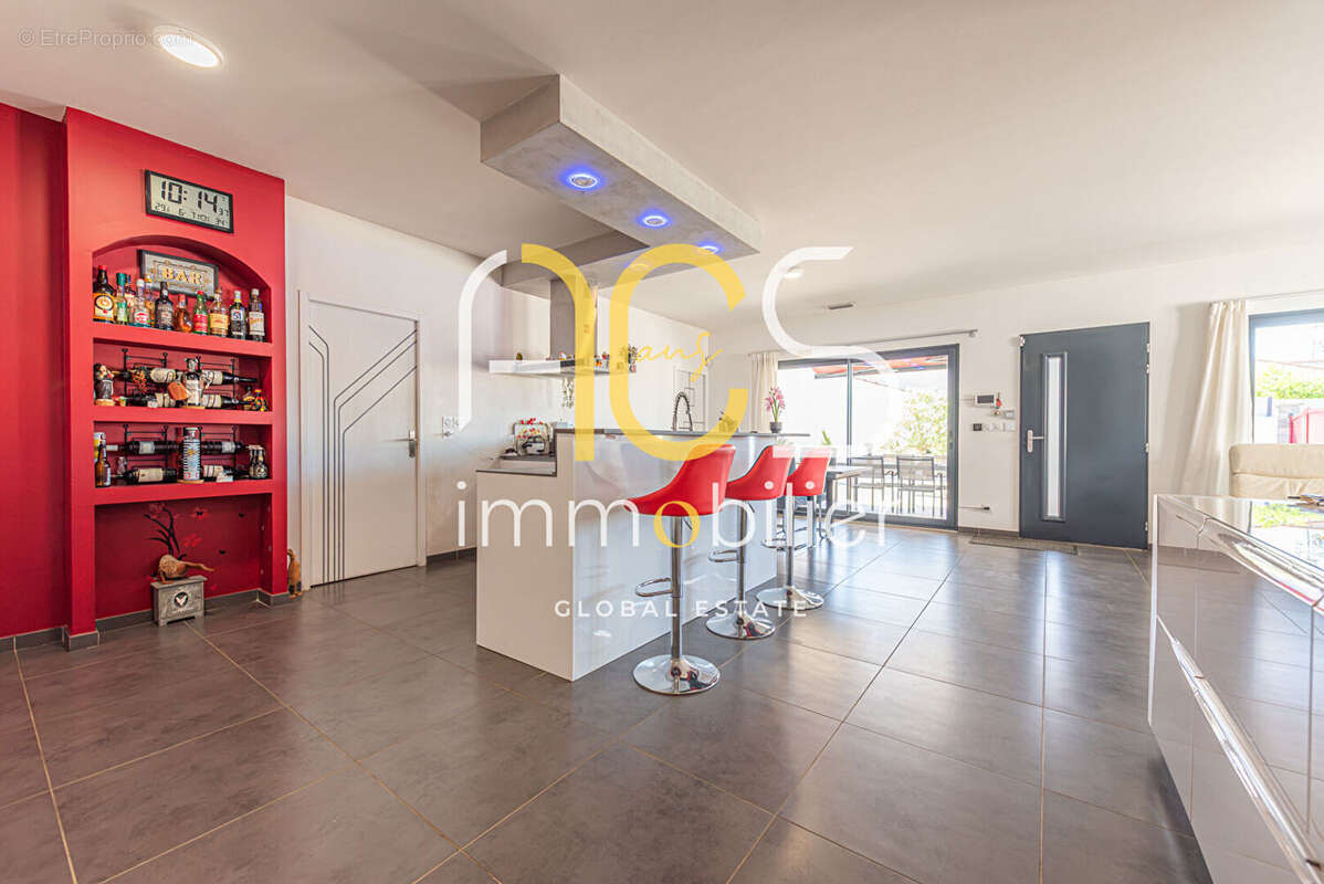 Achat Vente Maison Gignac-la-Nerthe  4 pièces 114m2 Jardin Garage - photo 10