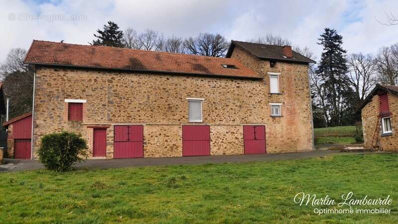 Maison à SAINT-LEONARD-DE-NOBLAT