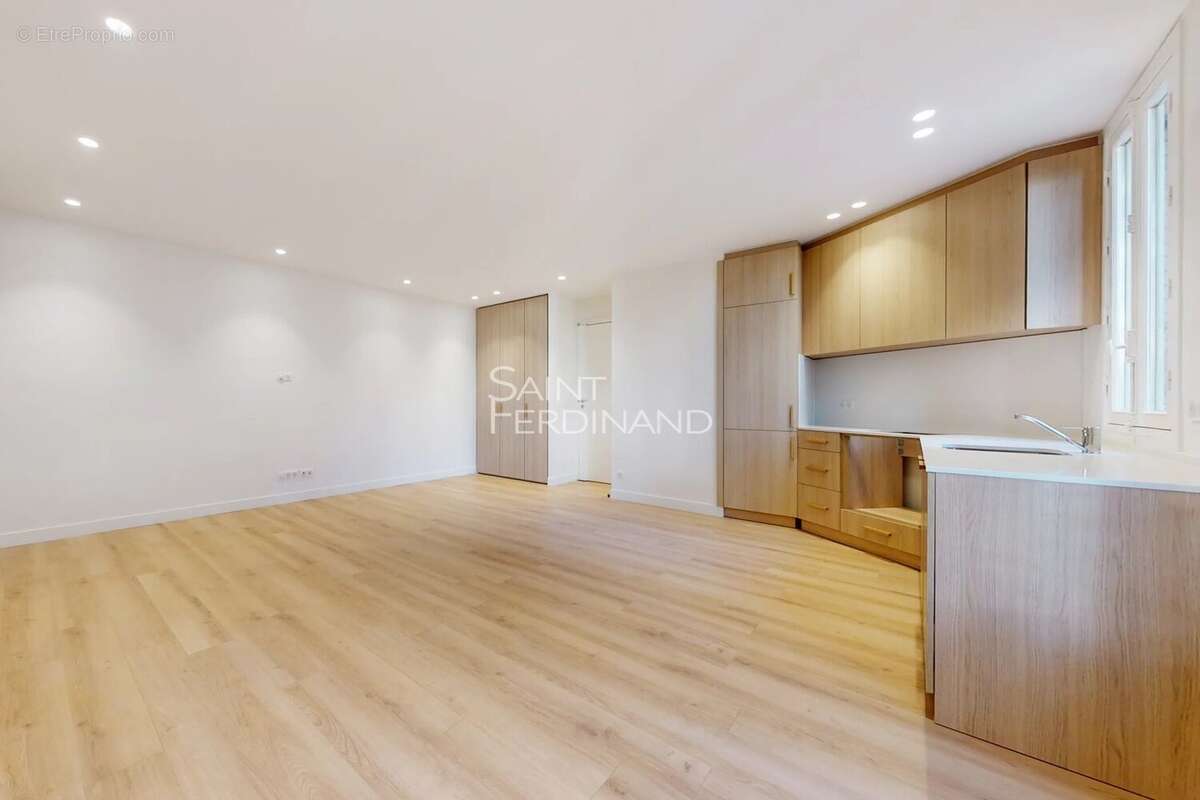 Appartement à PARIS-17E