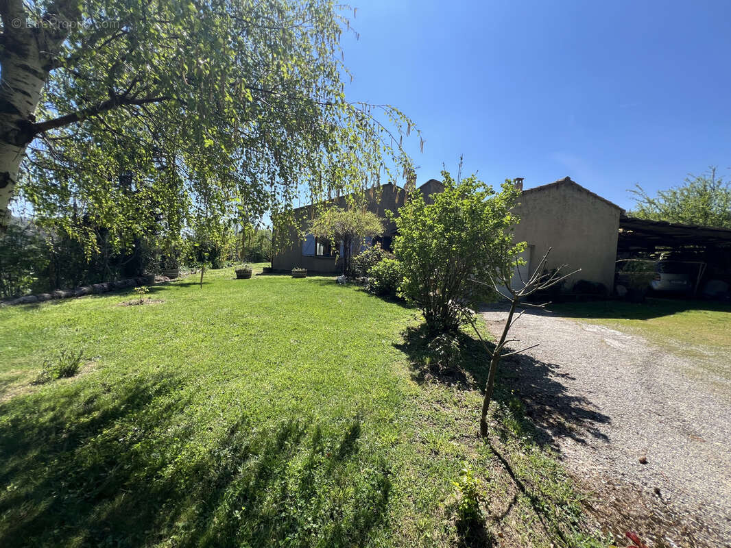 Maison à SAINT-ROMAIN-DE-LERPS