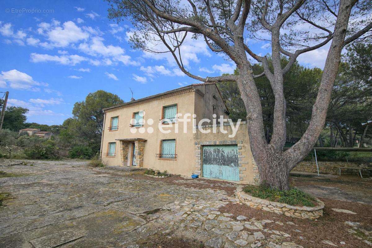 Maison à VENTABREN