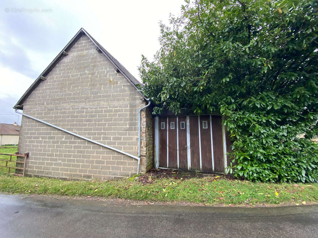 Terrain à SAINT-CLAIR-DE-HALOUZE