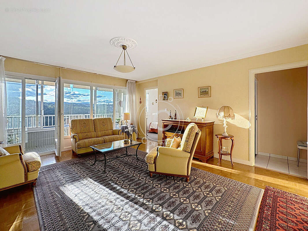 Appartement à SAINTE-FOY-LES-LYON