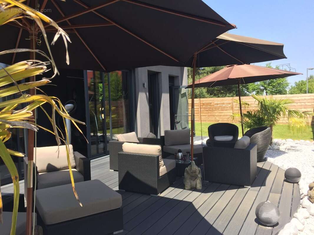 Commerce à SAINT-GENIS-POUILLY