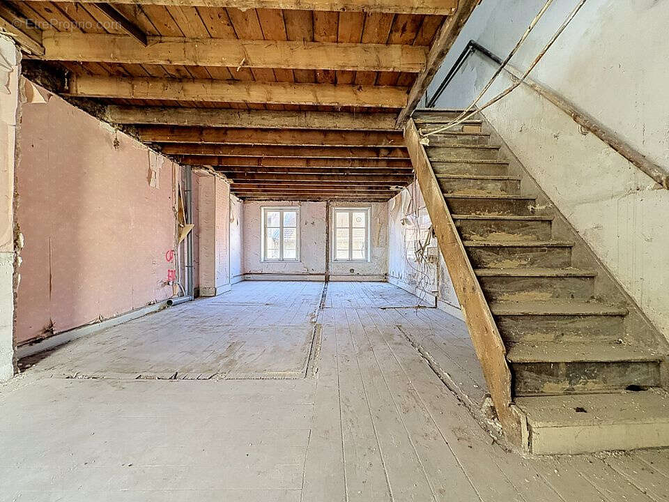 Plateau duplex à aménager   71,90 m2   Rue Saint-Dizier à Nancy - photo 2