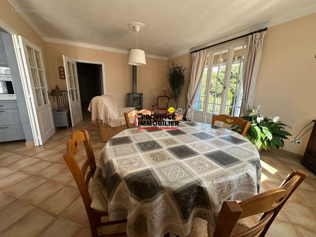 Maison 152 m² à Grignan  - photo 4
