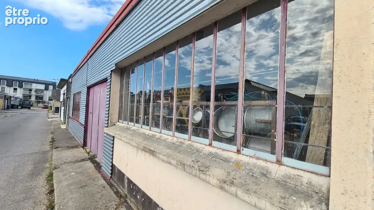 Hangar et 4 garages - Zone commerciale de Cucq - photo 1