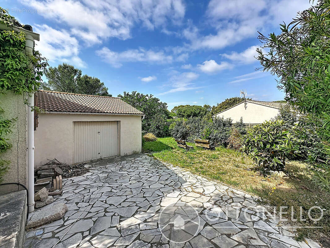 Maison à ROQUEBRUNE-SUR-ARGENS