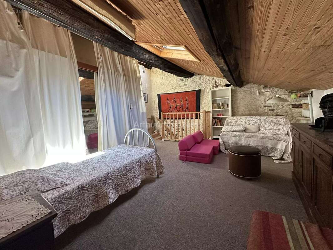 Appartement à SAINT-ANDRE-LES-ALPES