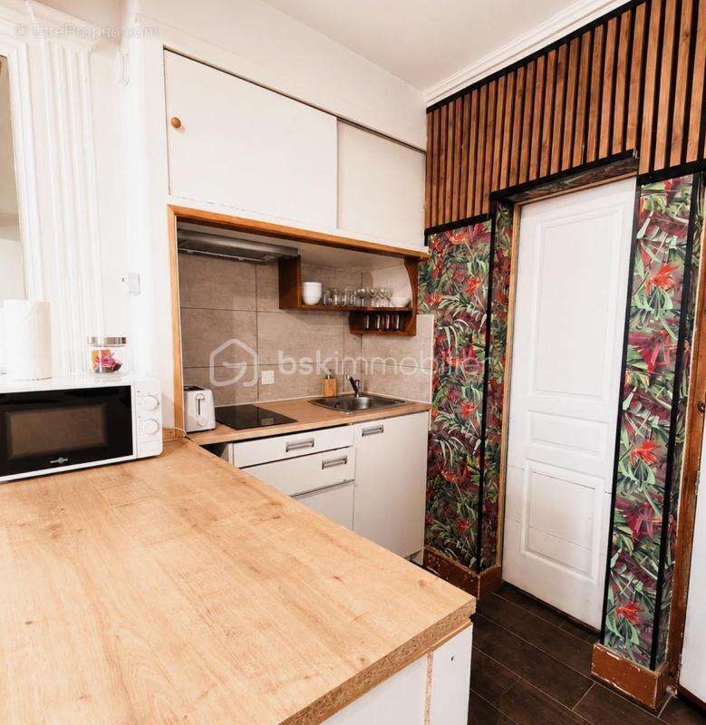 Investissement locatif- un local commercial- 2 appartements- 1 studio - 1 cave- entièrement meublé - photo 5
