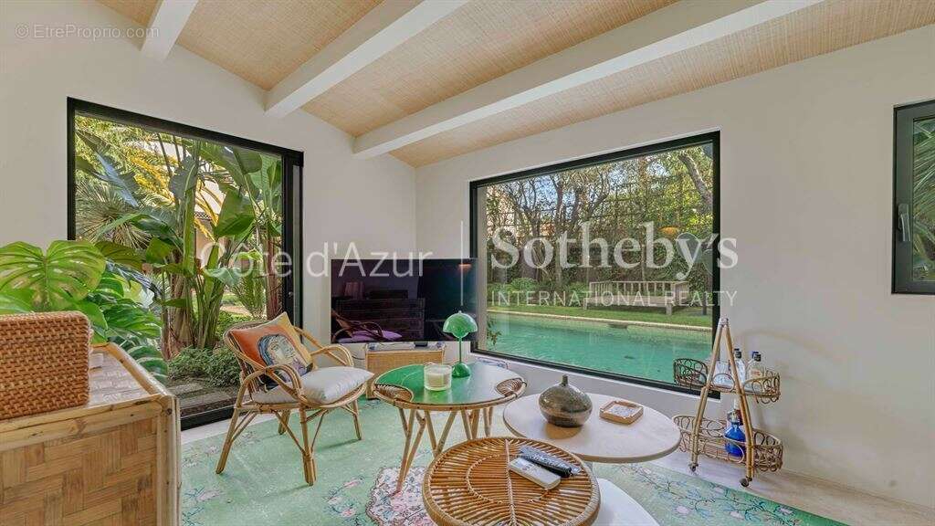 Saint-Tropez villa contemporaine avec piscine à quelques pas du centre du village - photo 18