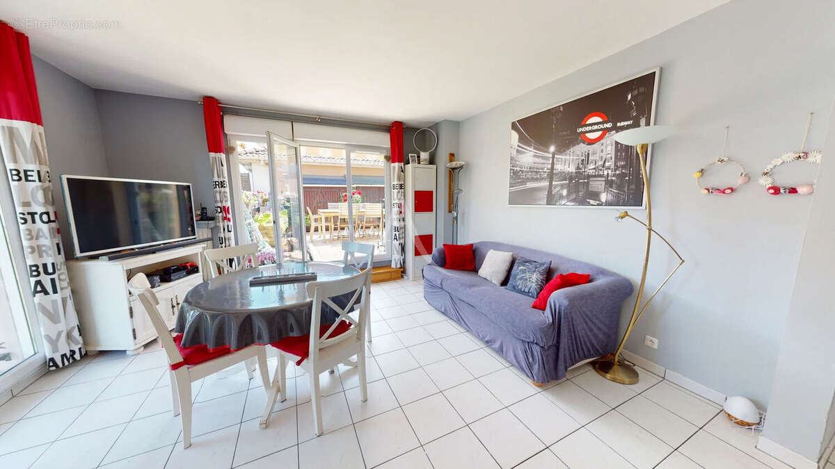 Appartement à VILLENEUVE-LA-GARENNE