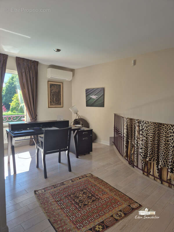 Maison 250 m² à Saint-Sulpice-Et-Cameyrac  - photo 6