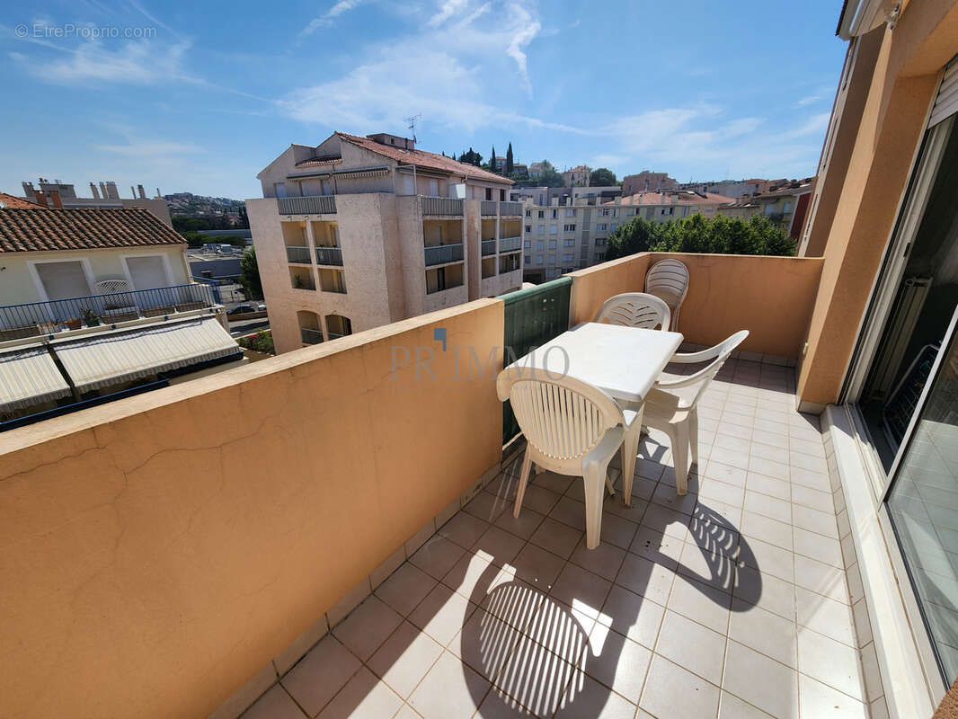 St raphael centre ville - t2 54m2 + garage et cave - photo 2
