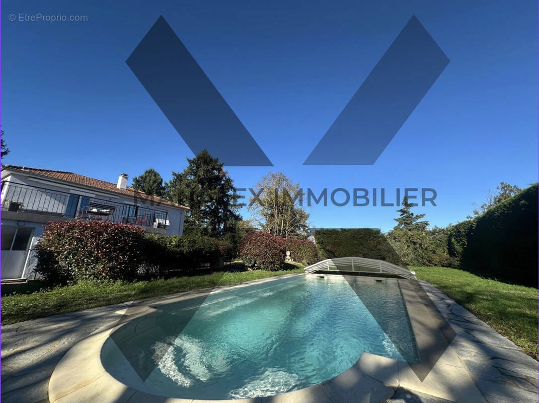 Maison à COMMELLE-VERNAY