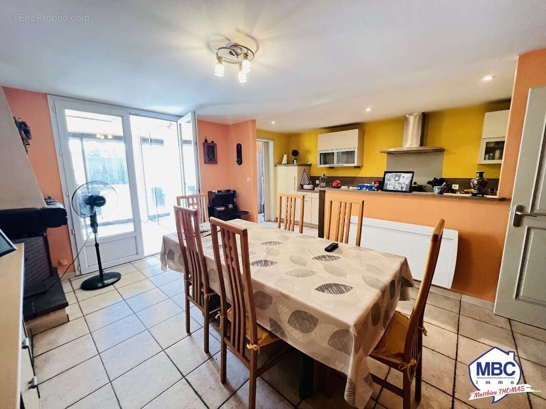 Maison en pierre - 117 m² Le Fuilet - photo 3