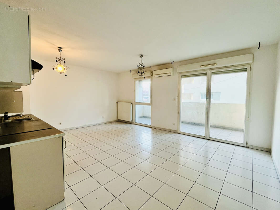 Appartement à MARSEILLE-3E