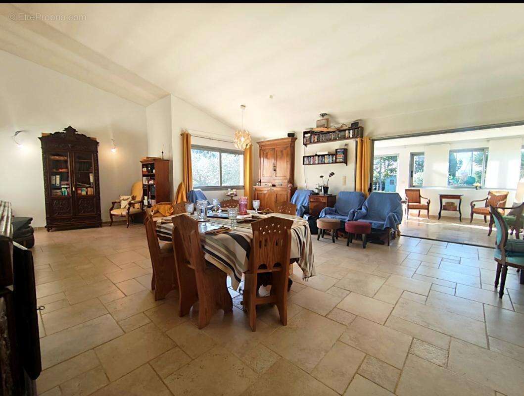 Maison à PEYMEINADE