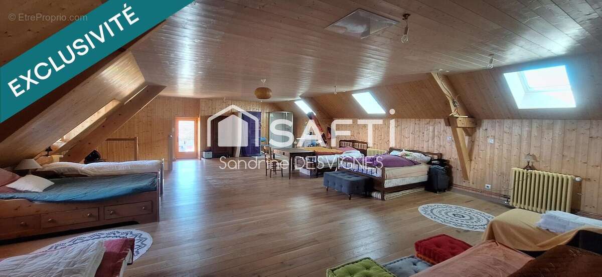 Maison 173 m² à Saint-Eugene  - photo 6