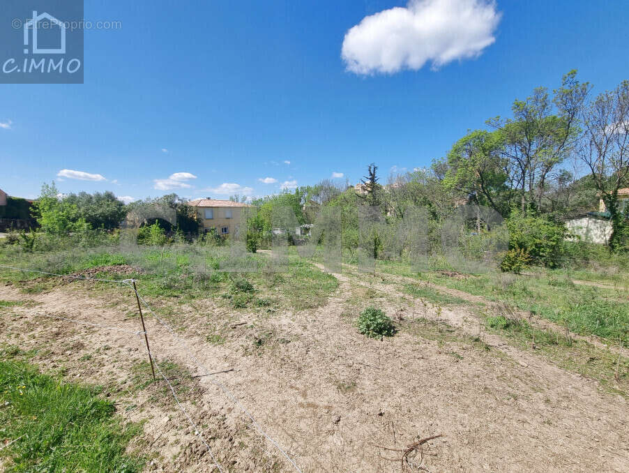 Terrain à FOUZILHON