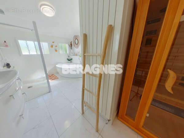 Longere du 18o 5 chambres piscine parc  clos 14 000 m2 - photo 13