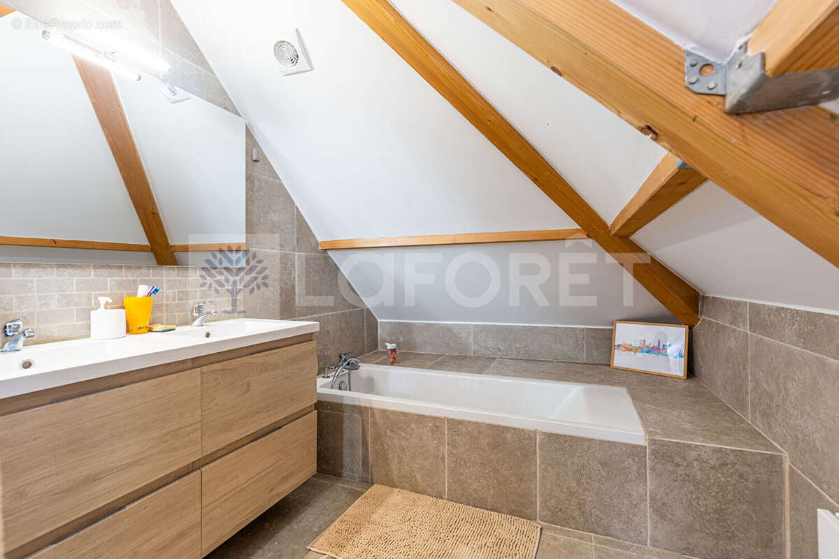 Agence immobiliere laforet - "dodonea" - annecy / seynod - appartement duplex t5 de 189,4m² au sol et 119m²  loi carrez - cave - - photo 12