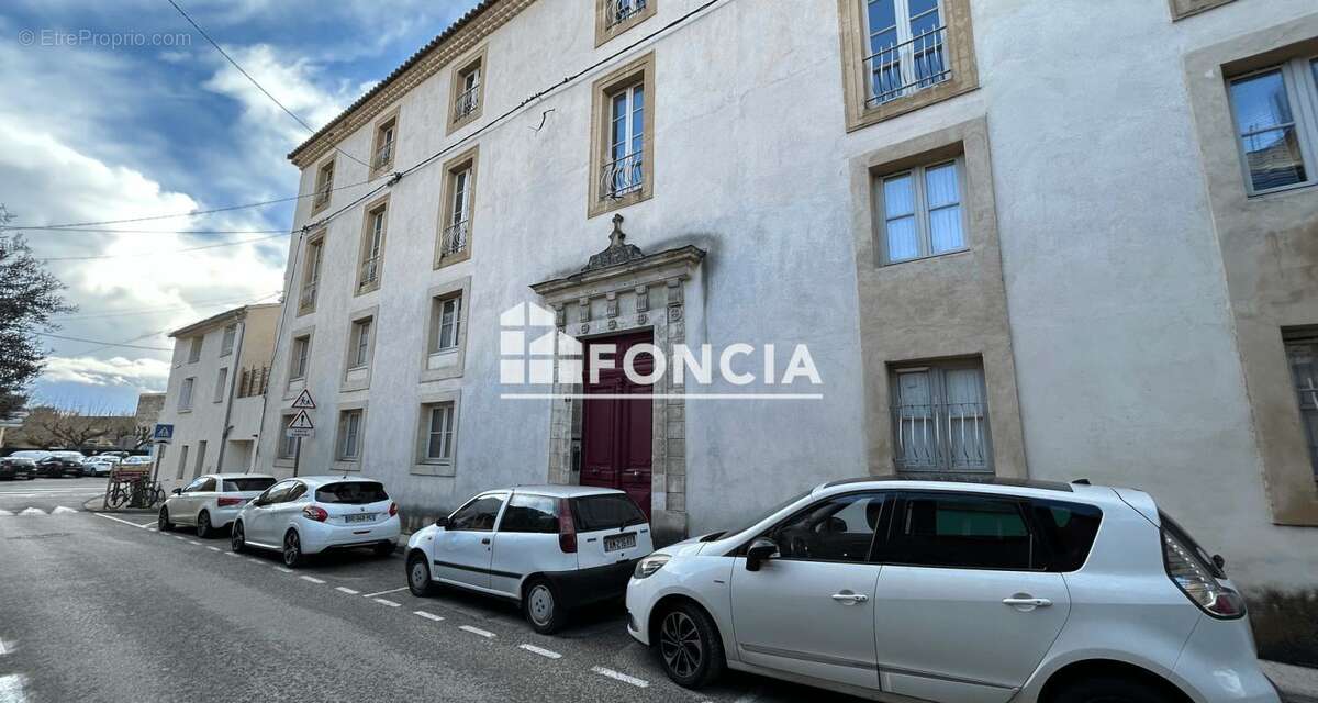 Appartement à ROQUEMAURE