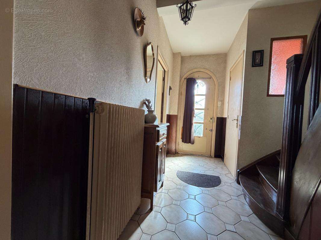 Maison en briques a renover,120m², grand sous/sol - photo 6