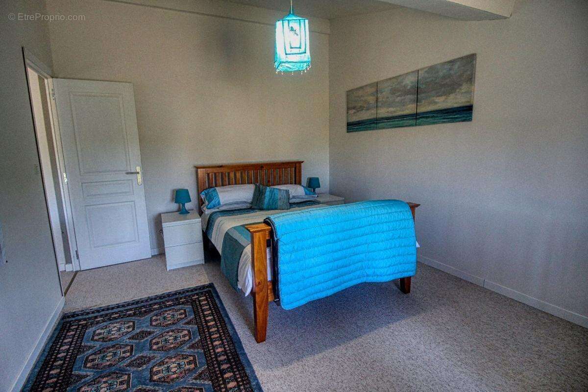 Maison à VILLENEUVE-LA-COMTESSE