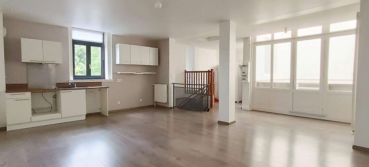 Appartement 717 m² à Lille  - photo 8