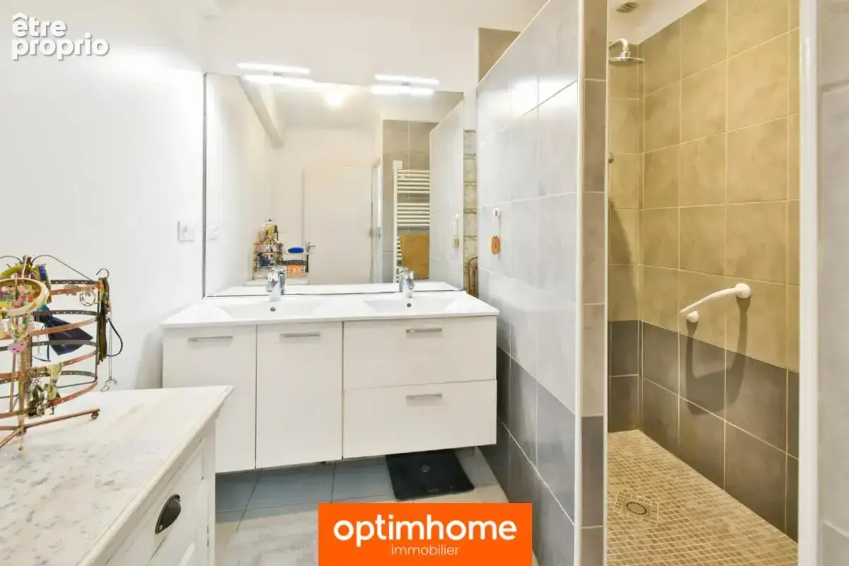 Maison en pierre rénovée de 120 m² - Goven - photo 7