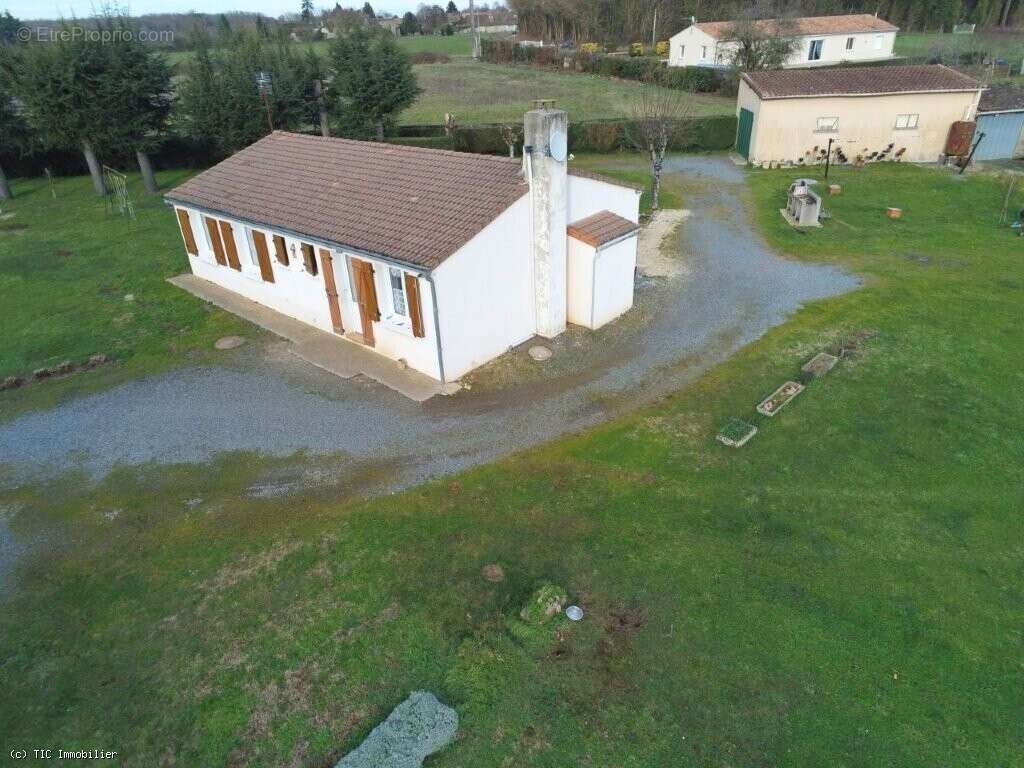 Maison à RUFFEC