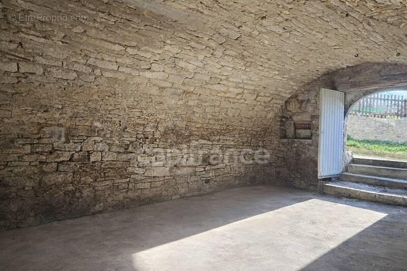 Commerce à MOUCHARD