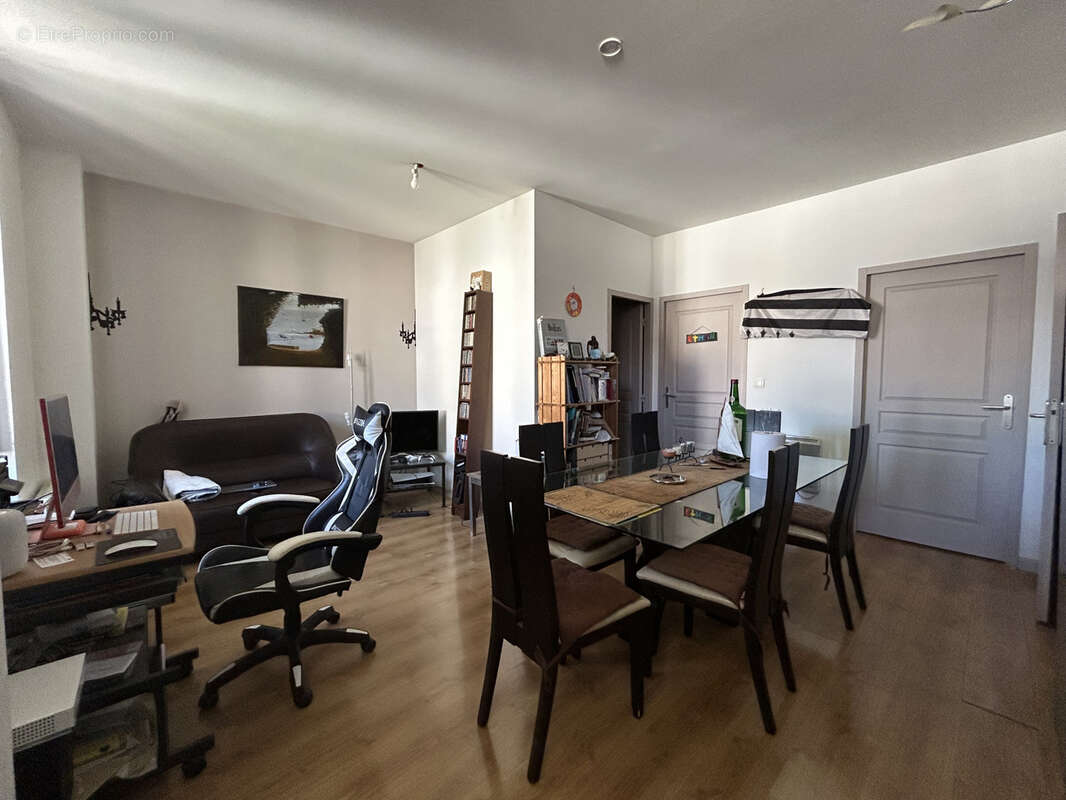 Appartement à ROQUEMAURE