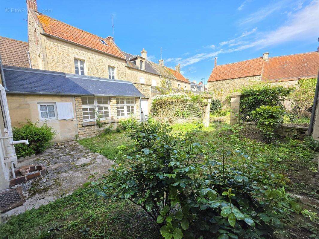 Maison à BERNIERES-SUR-MER