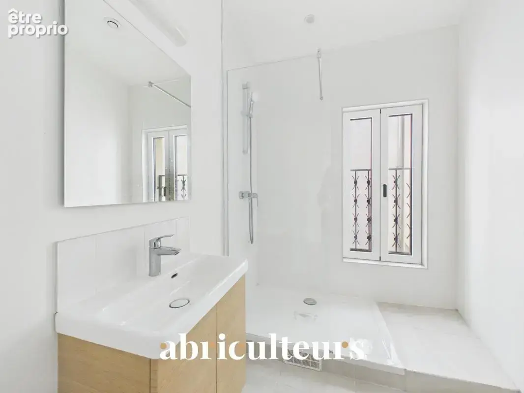 Beau duplex "esprit maison" rénové et confortable au cœur du 18ᵉ arrondissement - photo 10