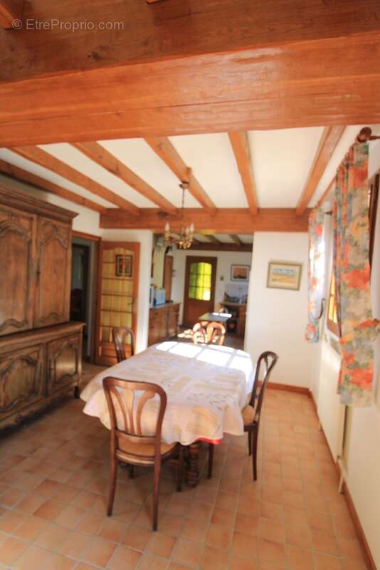 Maison à MANDRES-LES-ROSES