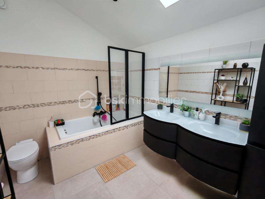 Maison à MONTREVEL-EN-BRESSE