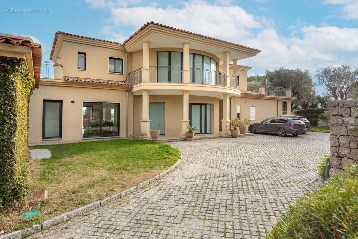 Maison à ROQUEFORT-LES-PINS