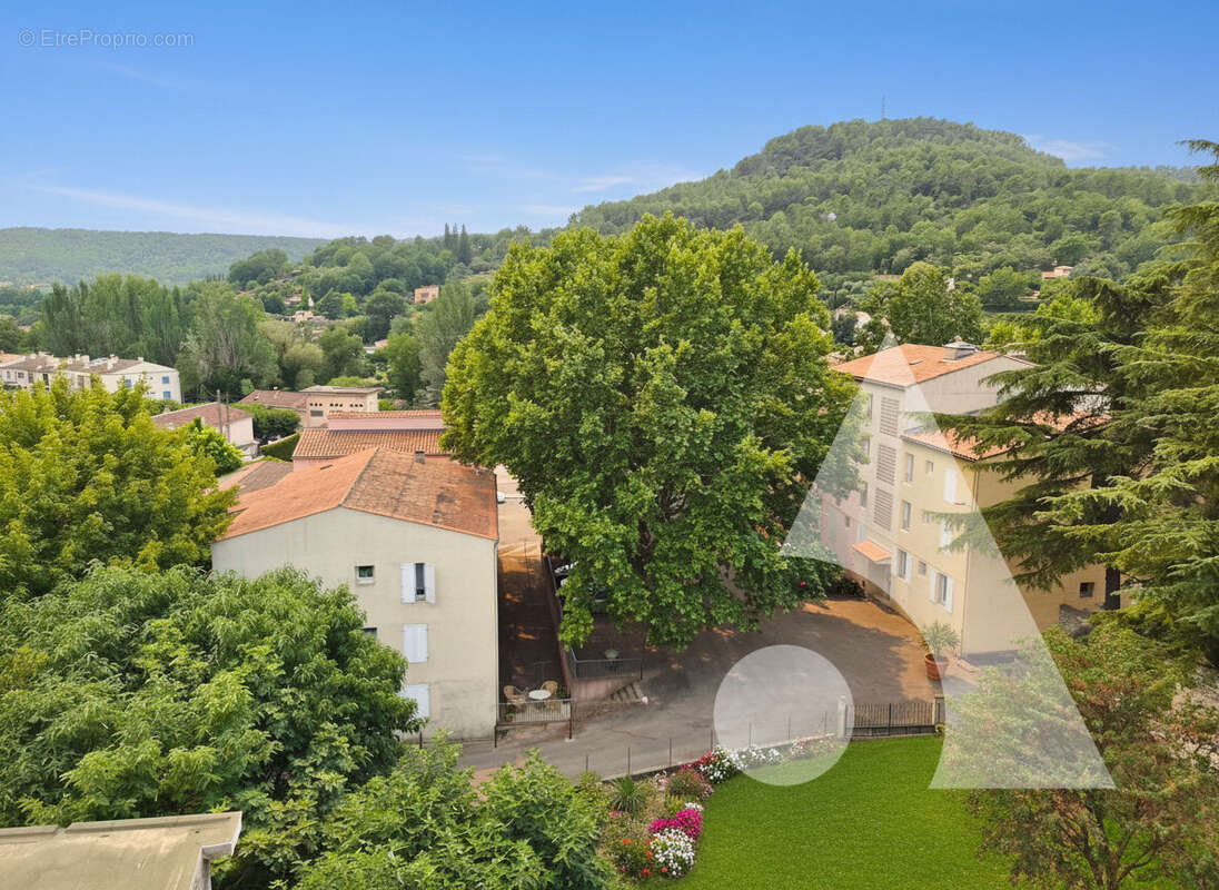 Salernes - Charmant appartement traversant avec terrasse, balcon et cave - photo 2