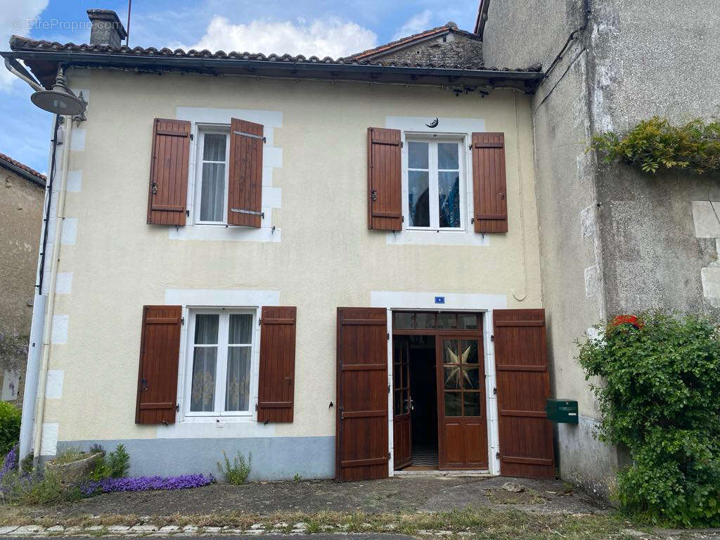 Maison à CHAMPAGNE-MOUTON