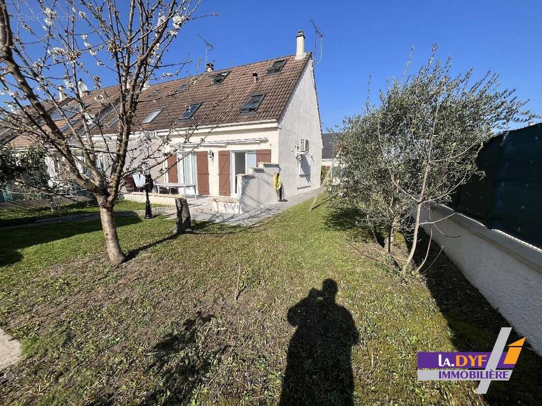 Maison à TREMBLAY-EN-FRANCE