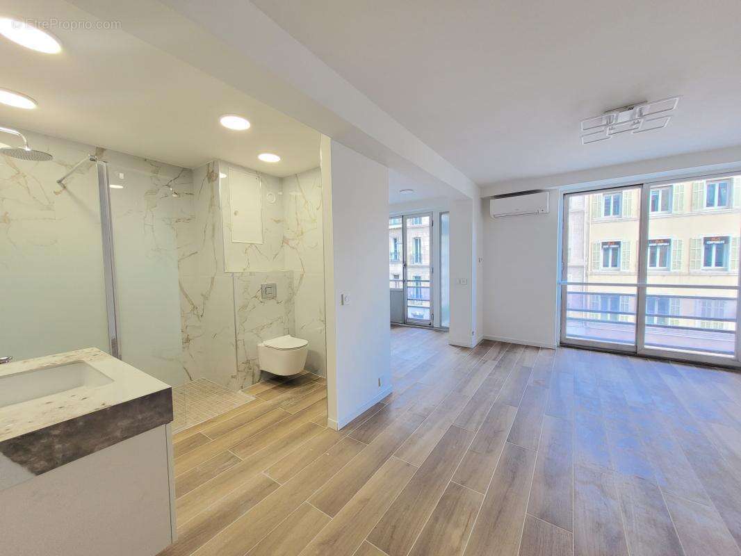 Appartement à MARSEILLE-6E