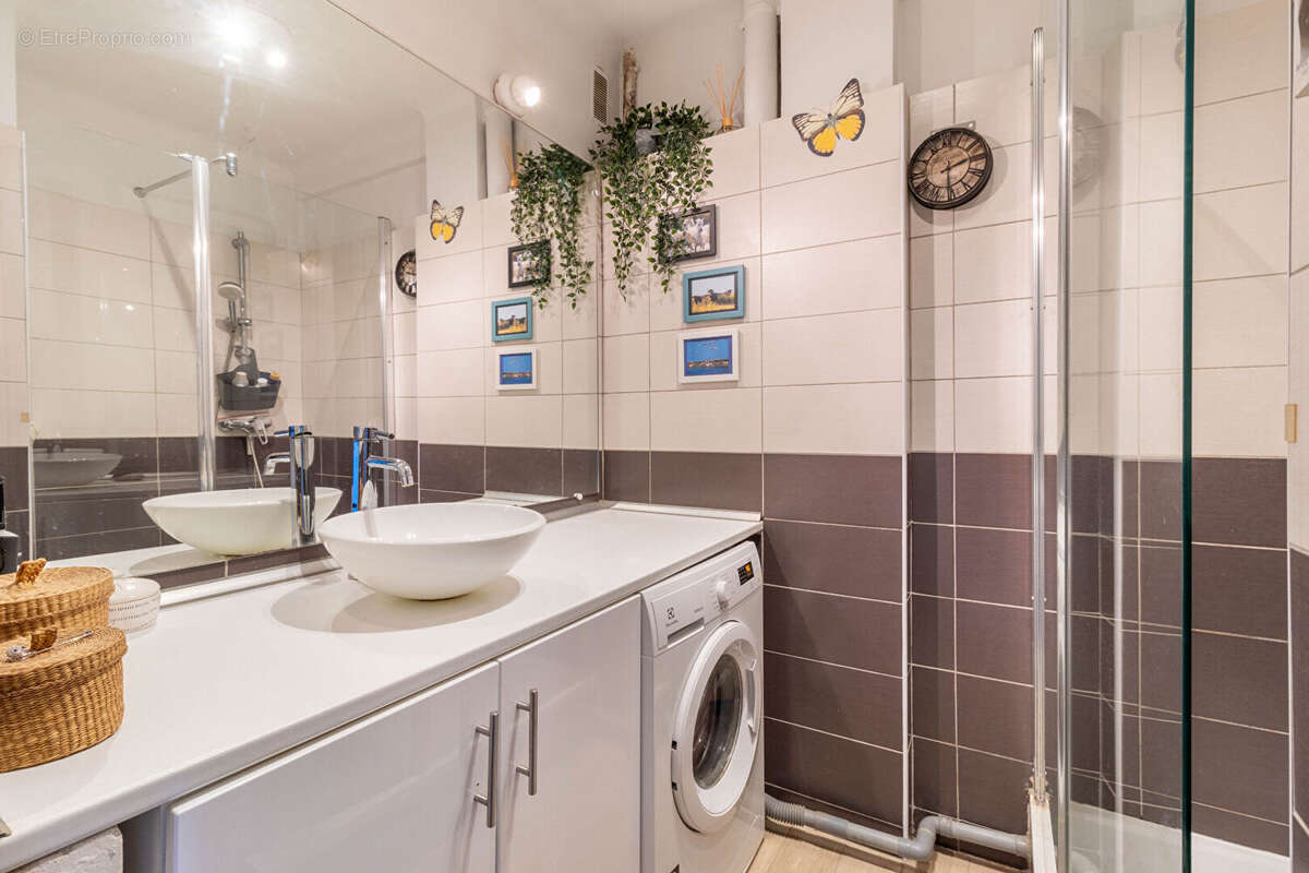 Appartement à MARSEILLE-7E