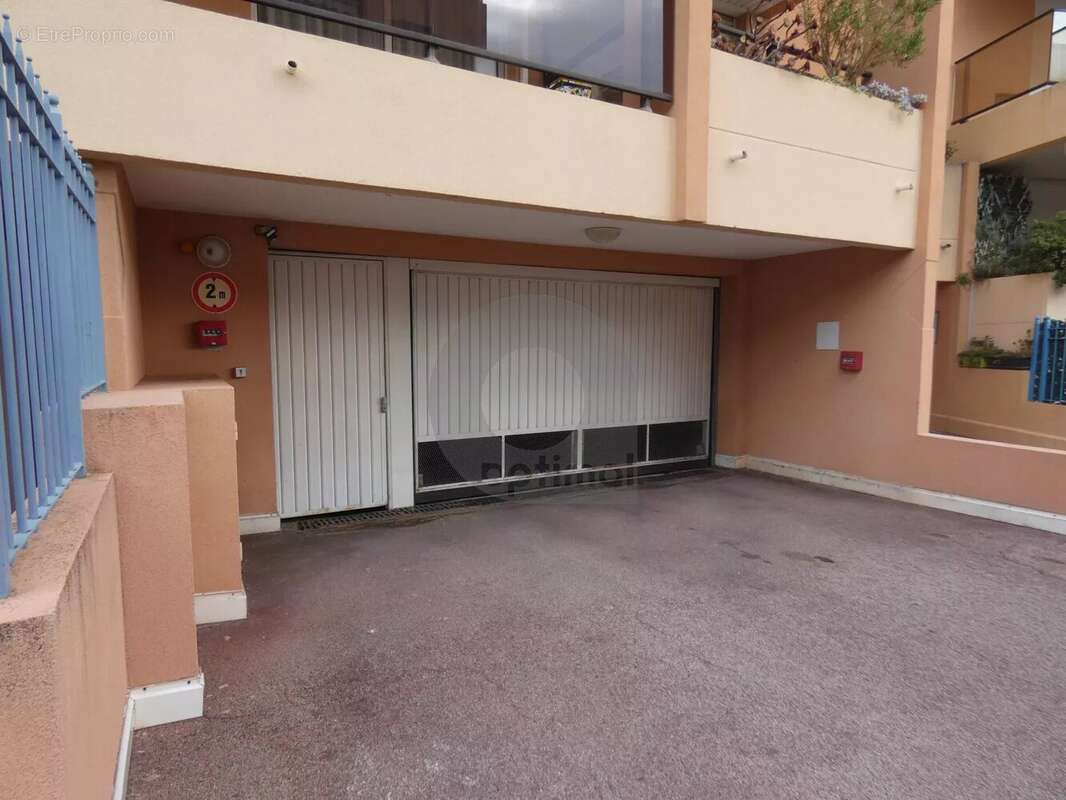 Parking à ROQUEBRUNE-CAP-MARTIN