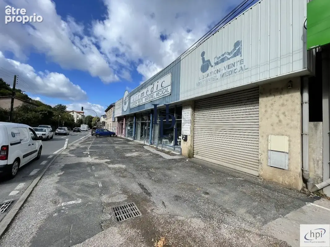 Vente deux locaux commerciaux, dépôt, 12 garages et parking sur 974 m2 de terrain Saint Affrique - photo 13