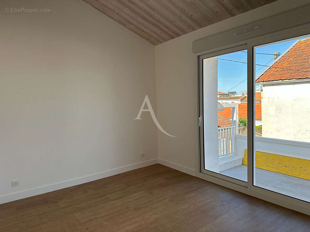 Appartement à FOURAS