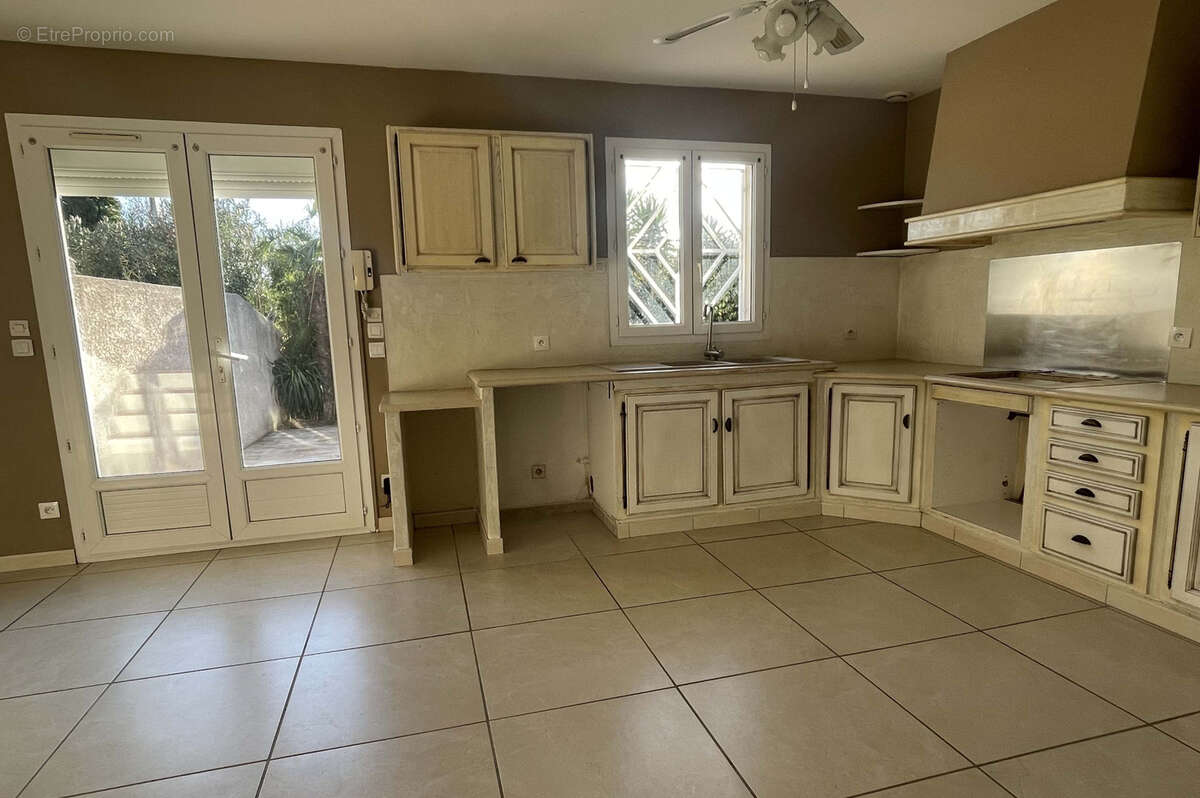 Maison à PELISSANNE