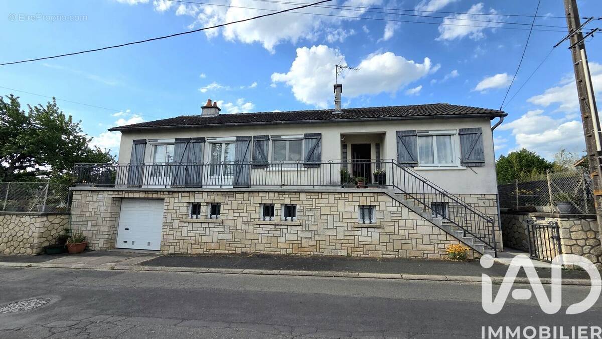 Photo 1 - Maison à MONTMORILLON