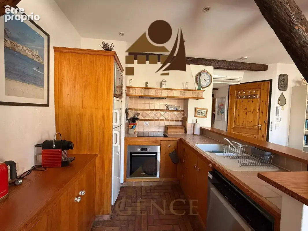 VIEIL ANTIBES – 3 PIÈCES et 63m² – vue dégagée et proche des remparts - photo 7